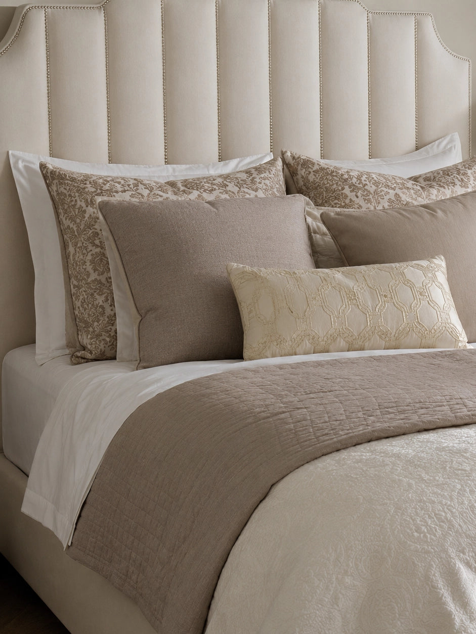 CAMA AMARA TAPIZADO LINEAL CON PIECERO