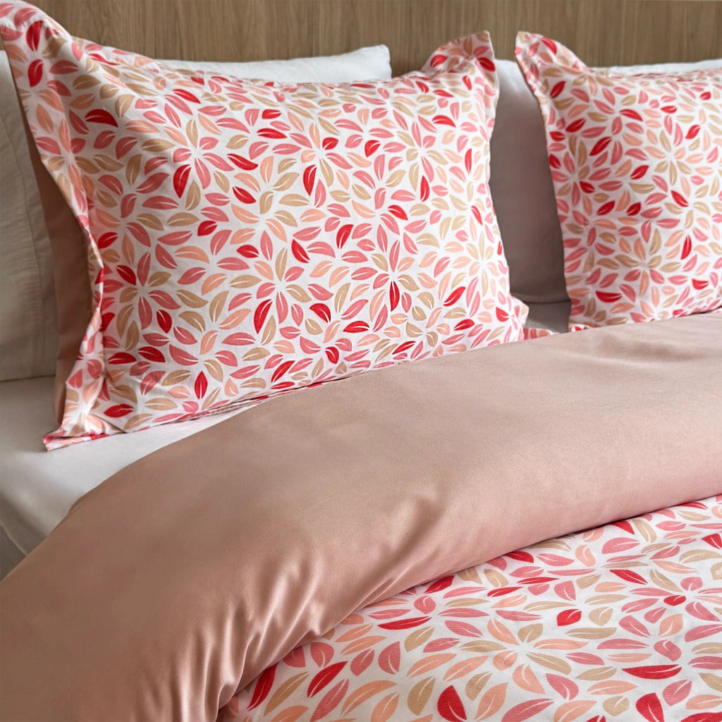 KIT ACOLCHADO + JUEGO DE SABANA HOJAS ROSAS